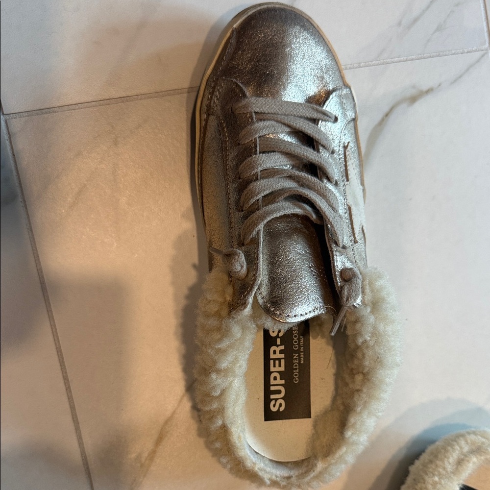 Golden Goose Metallic Gold Low-Top Sneakers with Shearling Collar - Picture 5 of 8
